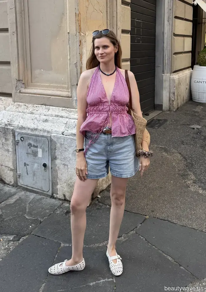Französische Frauen tauschen einfache Tops gegen diese schicken Sommertops aus.