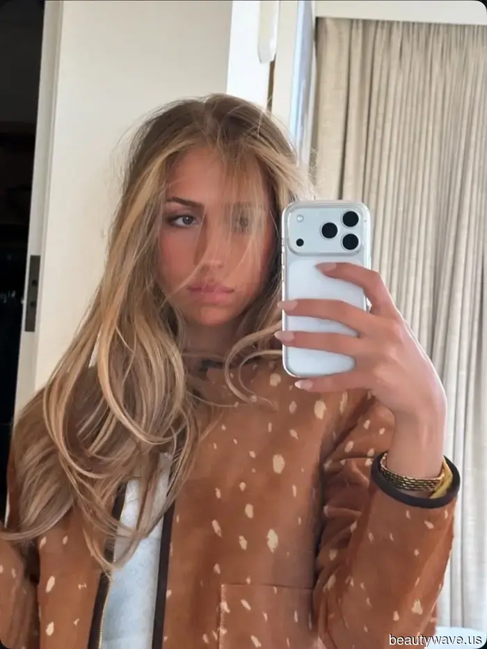 "Teddy Bear Bronde" is the Effortless, Natural Hair Color That's Dominating Summer 2026.