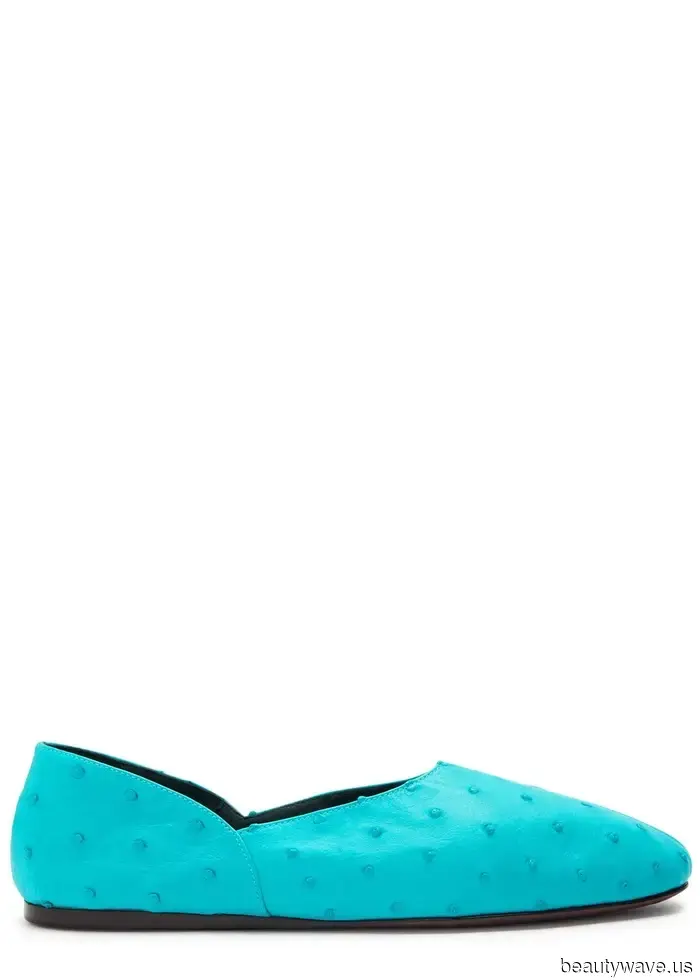 I admit it! This shoe color looks even more stylish with jeans than with black or brown.