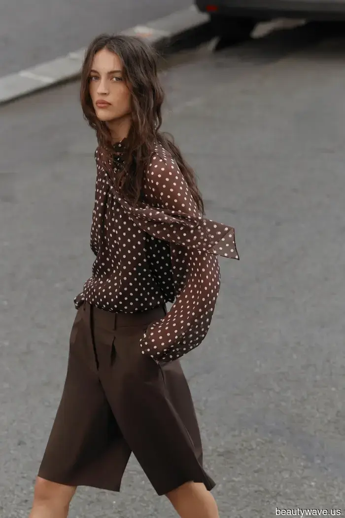 Zara has just confirmed it: These 5 blouse trends elevate the elegance of jeans, skirts, and linen trousers.