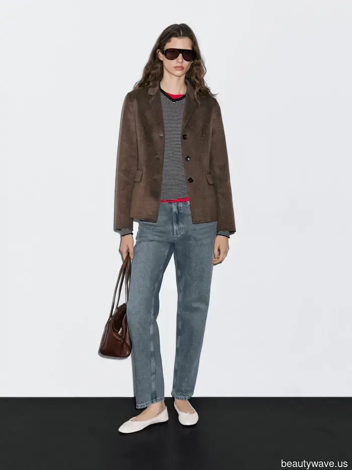 I'm not claiming that boxy blazers are no longer in style, but this polished alternative is what fashionable New Yorkers are donning.