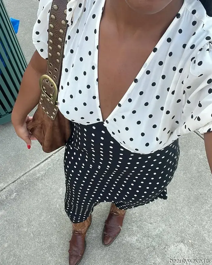 All of my most fashionable friends are already sporting this fall bag trend.