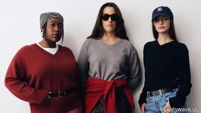 Entschuldigung, Crewnecks&mdash;*Das* ist der Basic-Sweater-Trend, den unsere Redakteure priorisieren.