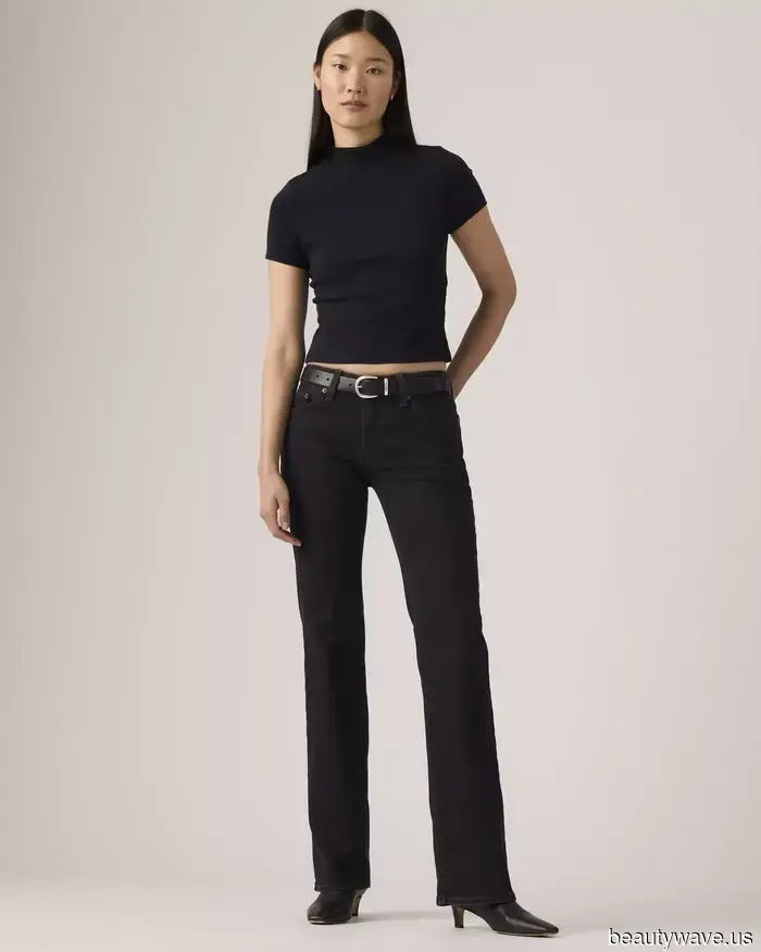 Coole Mode-Mädchen, die in L.A. leben, wählen dieses auffällig ähnliche Y2K-Grundstück über Skinny Jeans.