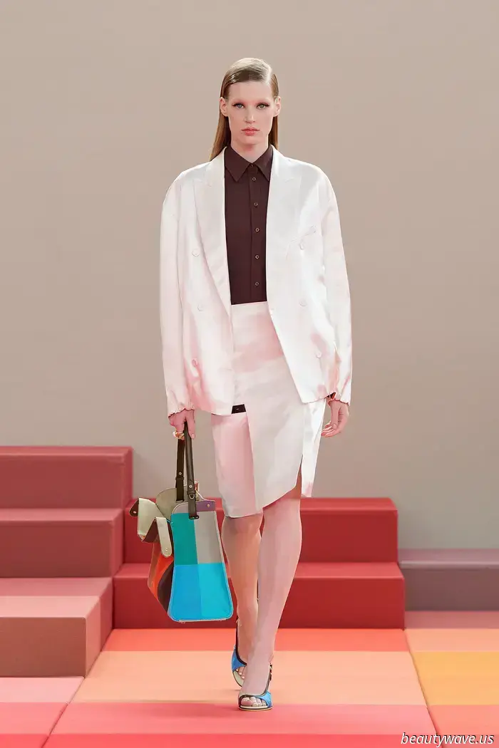 Fendi präsentierte eine psychedelische Kollektion, die sich wie eine Zukunft und wie ein ewiger Sommer anfühlte.