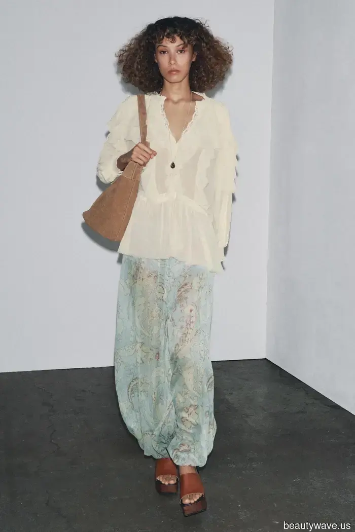 Leggings Are the Only Thing I Want to Wear Right Now—These 5 Tops Make Them Appear Purposeful