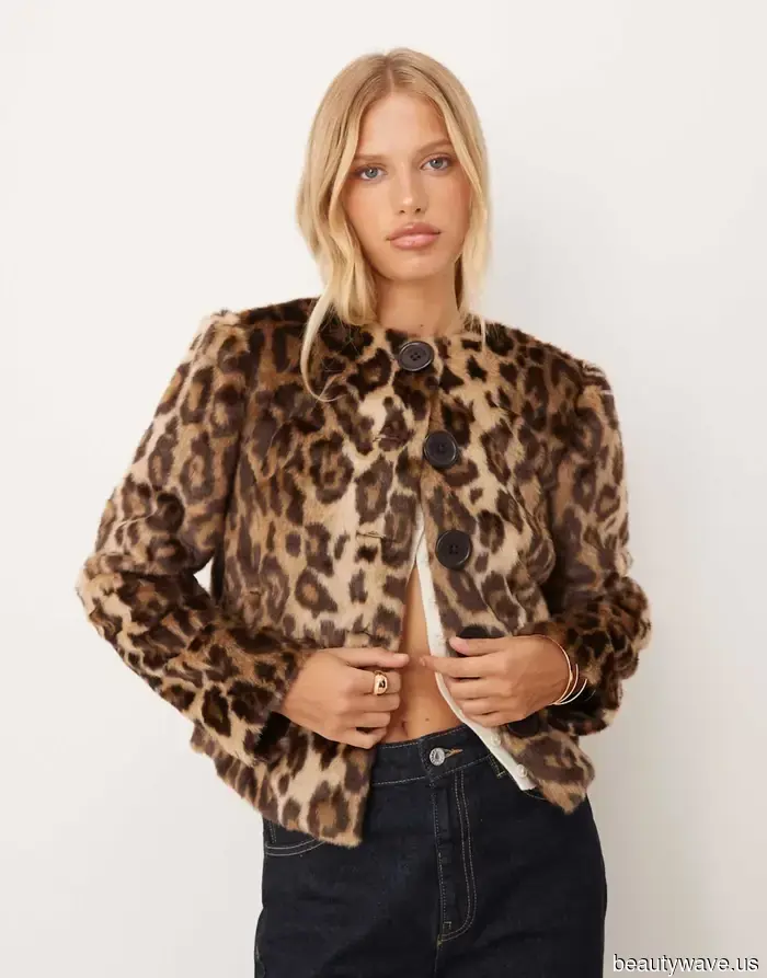 I just returned from Paris—this is the outfit combination of jacket, jeans, and shoes that I noticed everywhere.