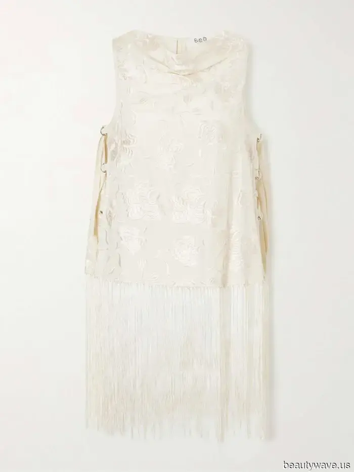 Questo top alla moda ha reso i pantaloni basic di Nicole Kidman così eleganti a New York.