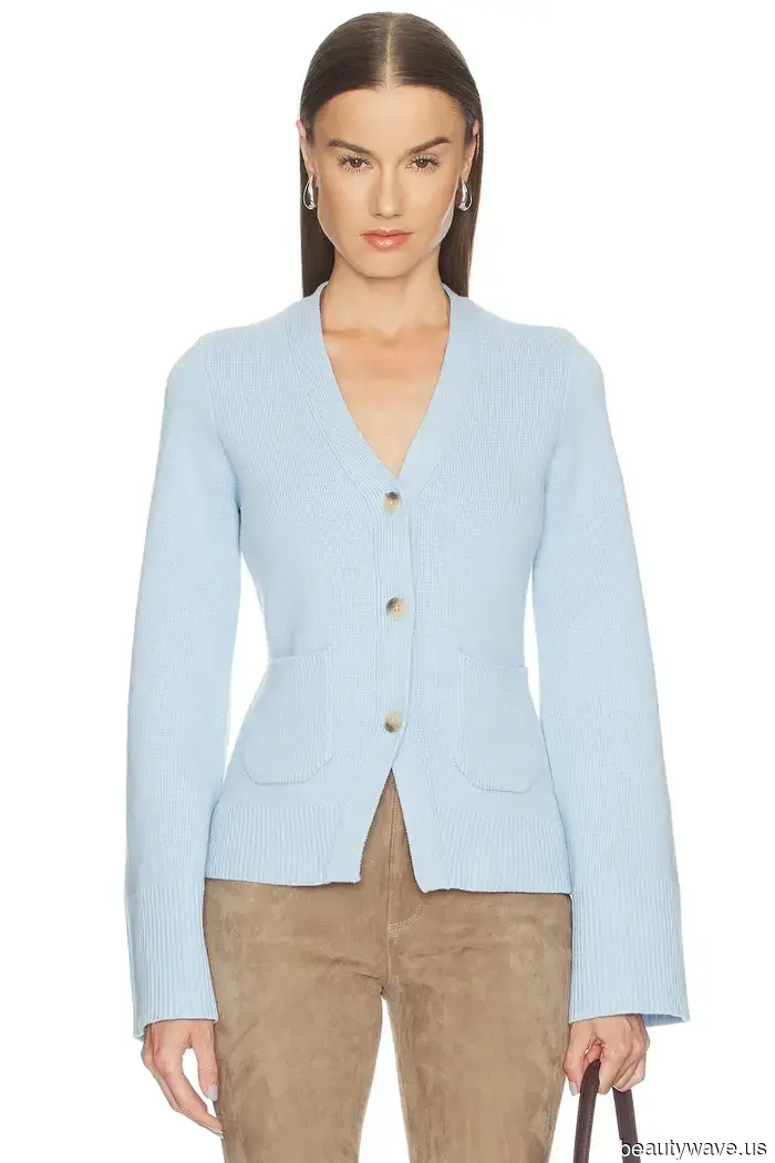 Here are the surprising color combinations that everyone stylish is already sporting this spring.