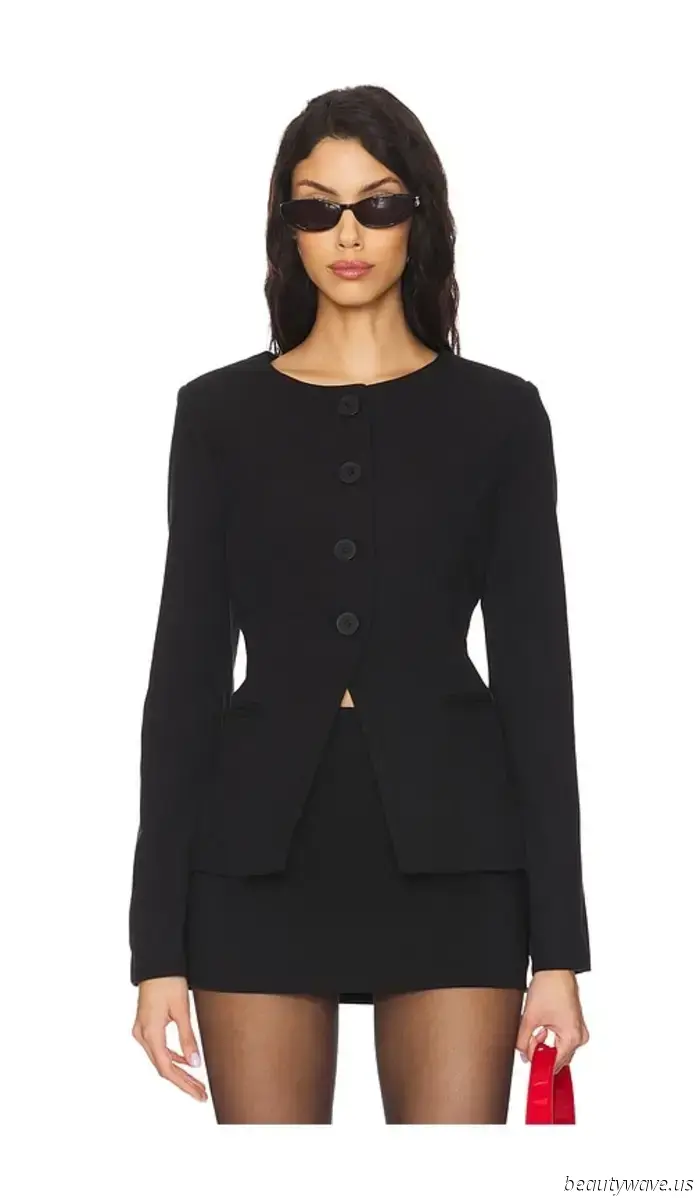 If I see you sporting this stylish blazer trend instead of a classic one, I’ll recognize you as a fashion-forward individual.