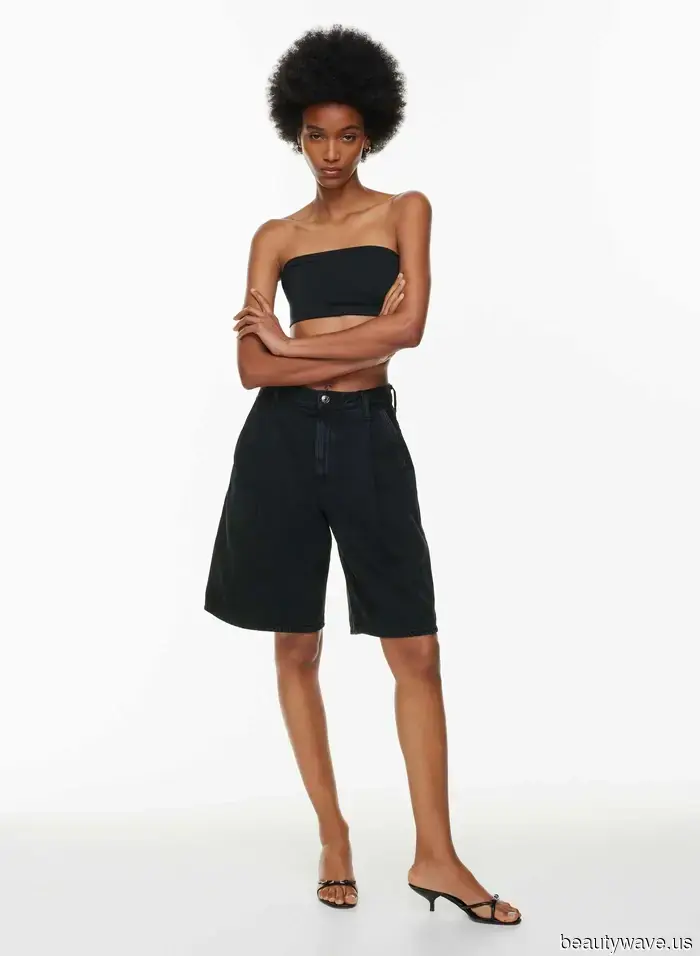 Aritzia is hosting a discreet sale, featuring jeans from the popular denim brand that cool girls adore.