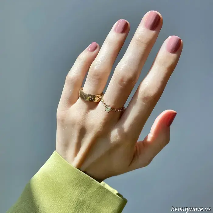 Not Beige, Not Milky—I’ve Discovered the Most Stylish Neutral Manicure for Fall.