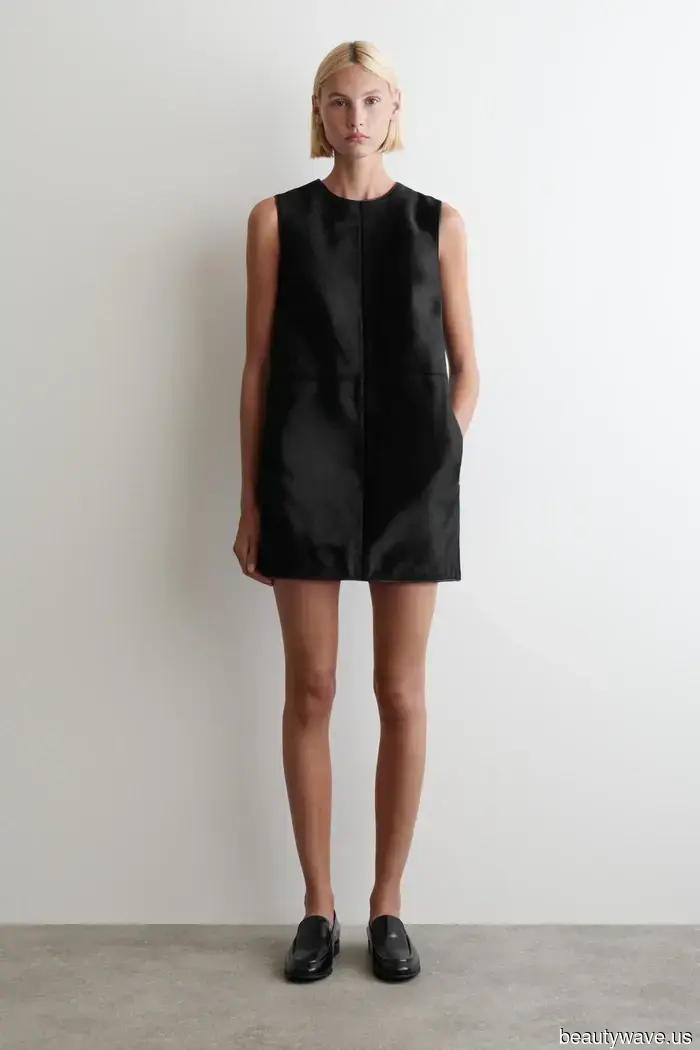 Apologies to my 40 deniers—this is the professional fashion way to wear black tights this winter.