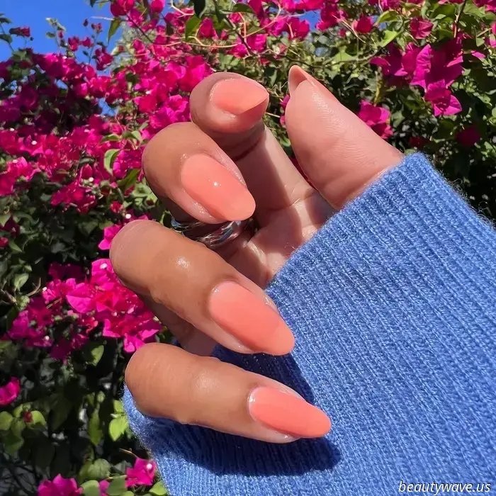 Do you recall Jelly Shoes? This Juicy Manicure serves as the nail counterpart inspired by the '90s.