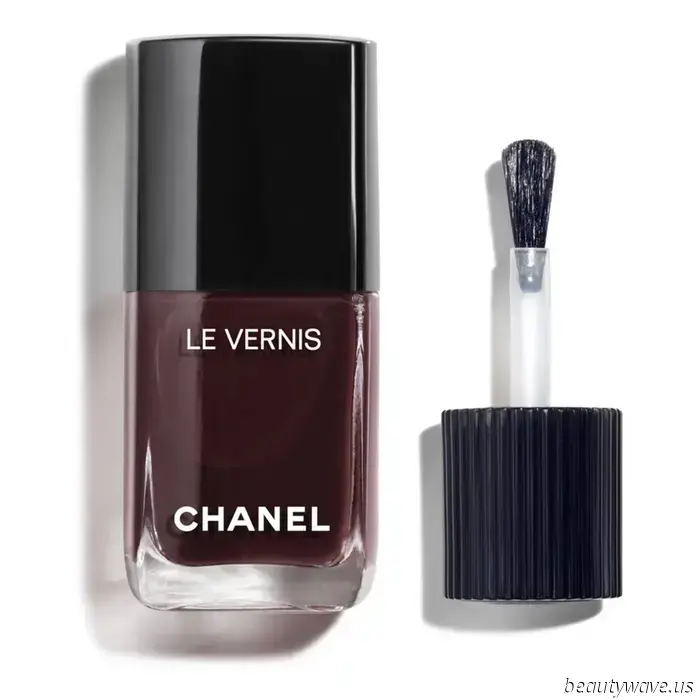 Editors Concur—This Is the Most Stylish Pedicure Shade to Transition from Summer to Autumn.