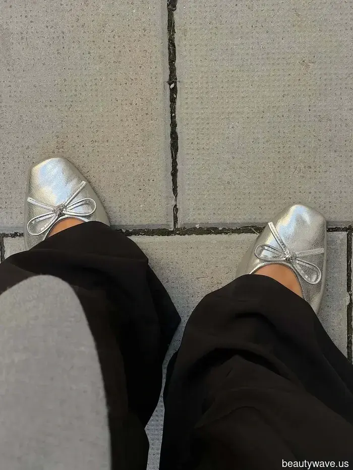 From Paris to New York, here are 9 stylish ballet flat trends that fashion-forward girls are continuously sporting.