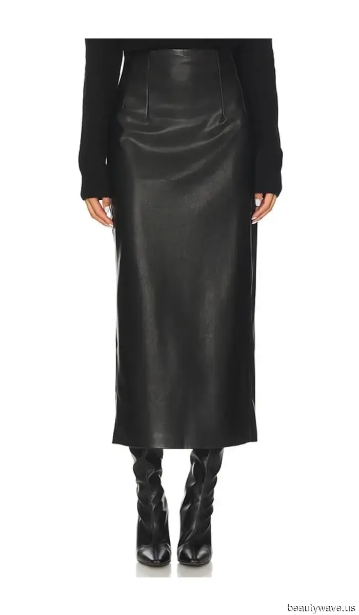 To achieve a Parisian look in Paris, you need to have these 12 essential fall wardrobe pieces.