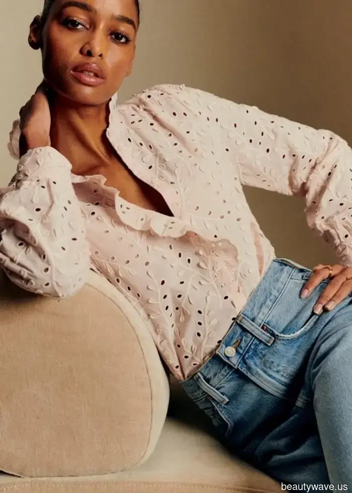 Lo he encontrado: La parte superior de chica francesa de culto que las mujeres en París usan para elevar jeans, pantalones de lino y faldas.