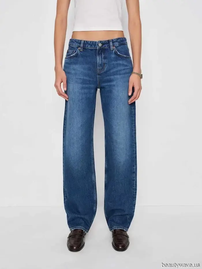 I really love suede, but this bag trend enhances the elegance of plain blue jeans even more.