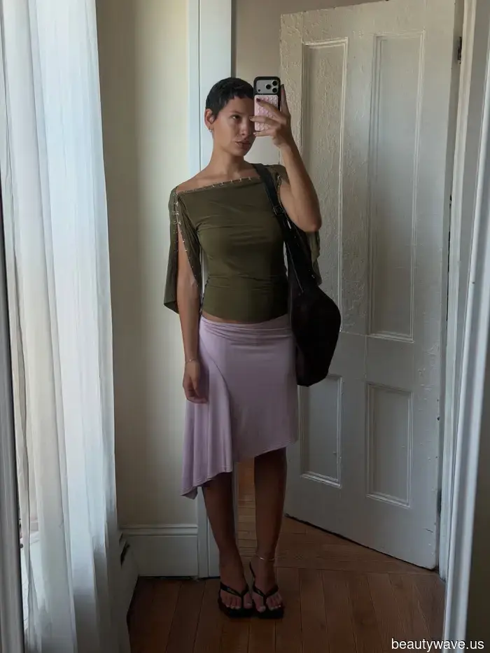 Everyone in NYC is currently sporting this once-outdated skirt trend paired with simple summer outfits.