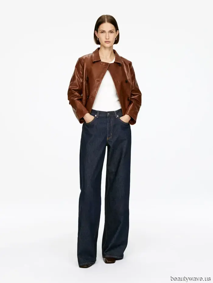 Seen in London: This Jeans and Boots Pairing Is Essential for Easy Winter Attire.