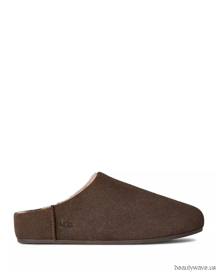 PSA para todos los que compraron esas sandalias virales de The Row y Ugg este año: Esto es lo que debes usar con ellas.