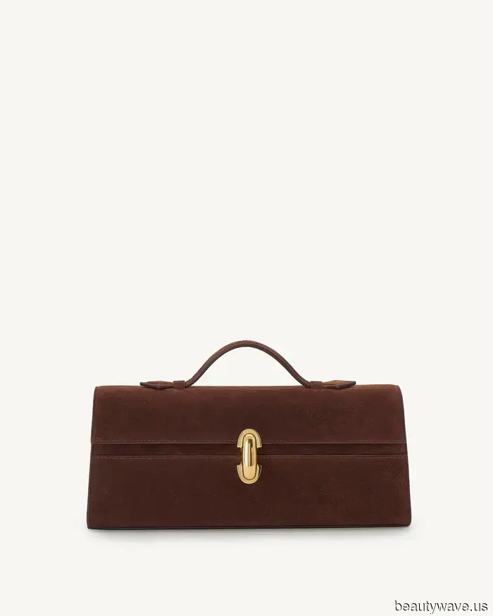 I'm searching for the most stylish handbags for autumn—here are the six best ones I've discovered.