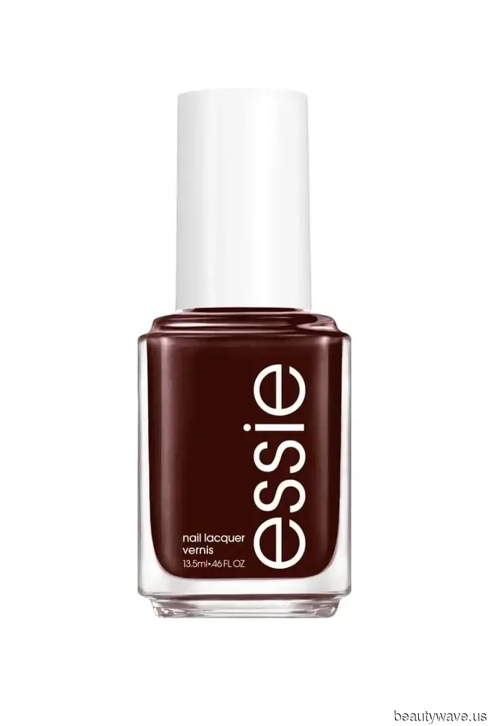 Not Beige, Not Black—This Winter Nail Color Always Appears So Luxurious.