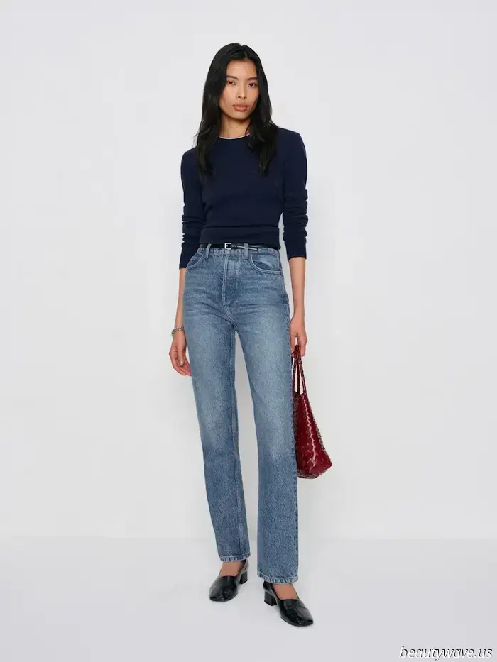 Ja, UGGs können passé wirken, aber genau diese Jeans‑und‑Jacken‑Kombination lässt sie schick erscheinen.
