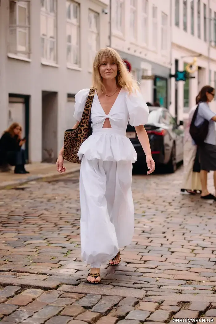 Извините, мои классические черные туфли, но этот тренд с принтованной обувью определяет осень 2025 года.