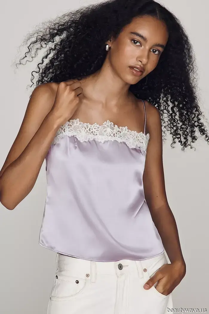 Tieni i Corsetti&mdash;Questa È la Bella Tendenza Che Le Ragazze It Stanno Indossando Con Pantaloni Neri e Jeans Ora