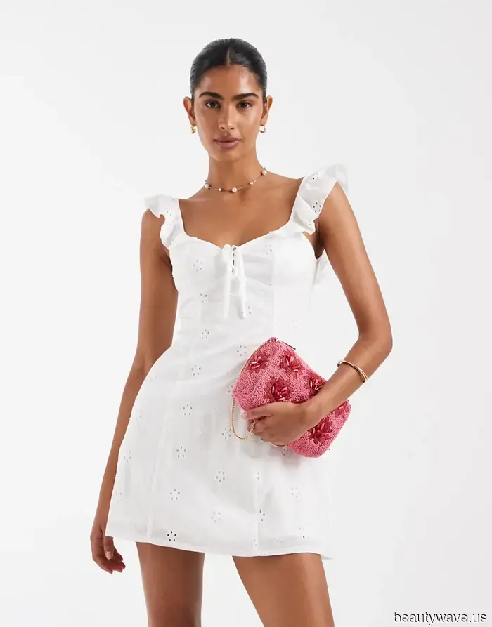 No one nails summer outfits quite like French women—here are 5 stylish trends to emulate this summer.