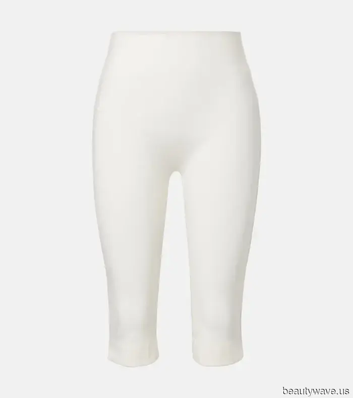 Capri Leggings Are the Most Disputed Fashion Trend—7 Outfits That Demonstrate Their Chicness