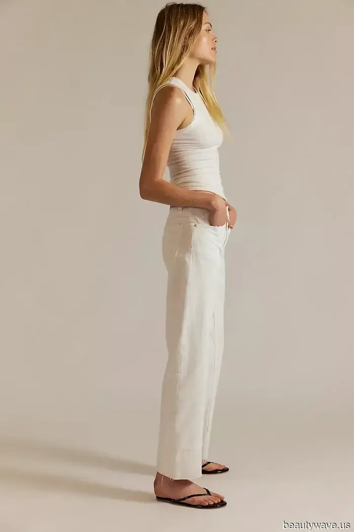 Джинсы *технически* подходят ко всему, но я считаю, что они выглядят наиболее стильно с этой классической вязаной вещью.