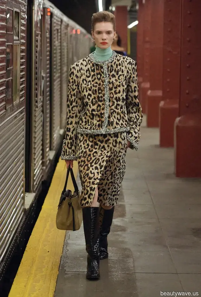 6 Tendenze che tutte le ragazze alla moda indosseranno nel 2026 sono state appena rivelate al Chanel M&eacute;tiers d'Art Show a…