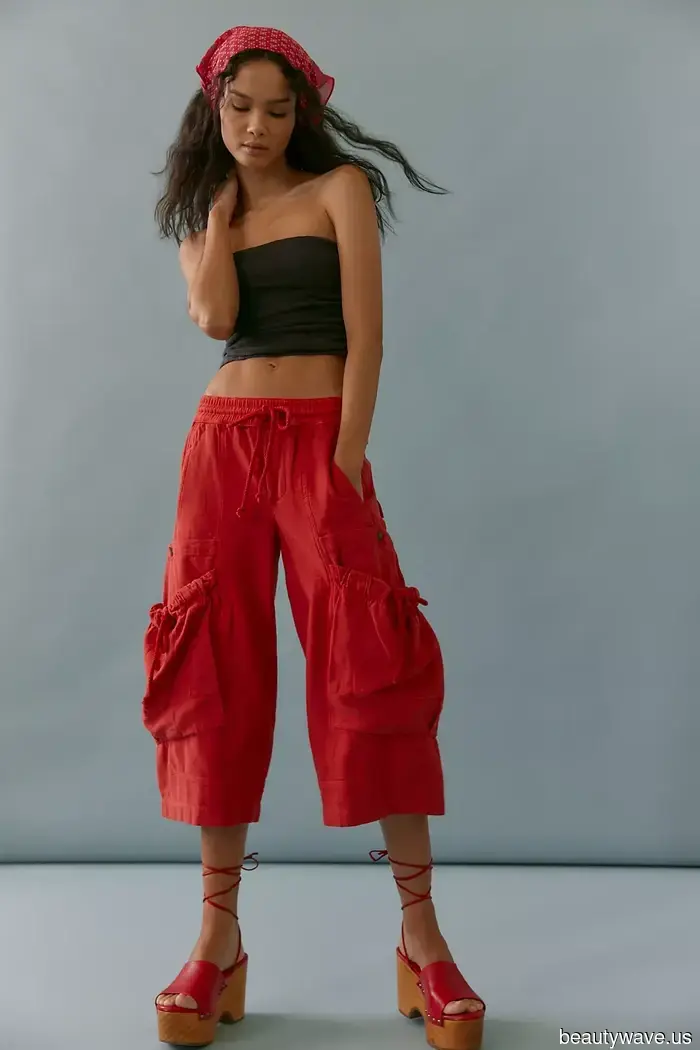 Stylish girls are moving away from Capri leggings for this trending alternative this spring.