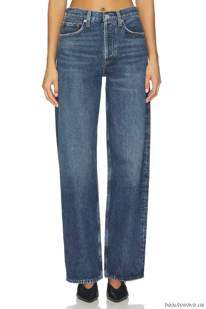 Stylish Individuals in London Will Sport These 6 Jeans-and-Shoe Pairings in 2026.