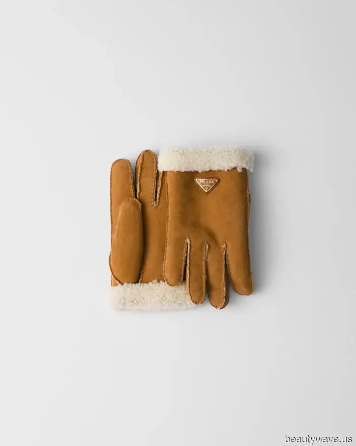 I noticed individuals sporting this scarf trend on the Upper East Side, so I decided to join in.