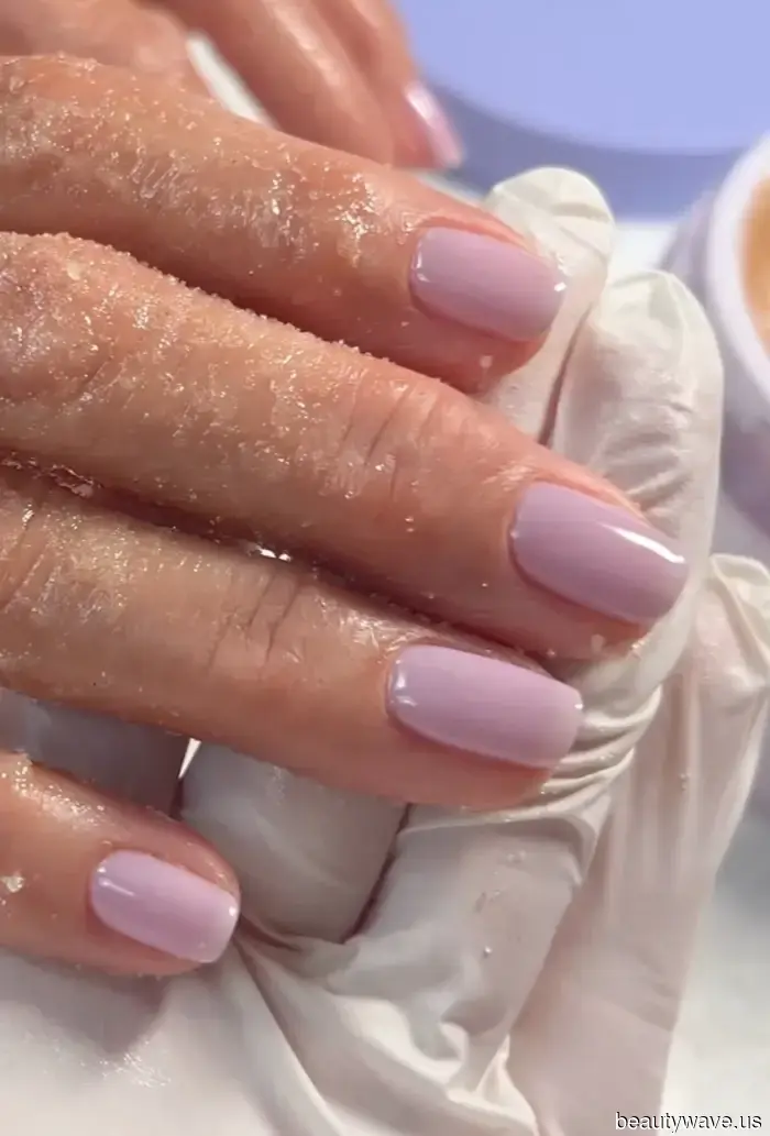 La prima manicure di tendenza dell'autunno è qui, ed è ancora più chic di quanto ti aspetteresti.