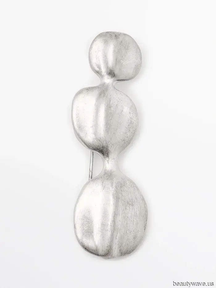 Lo siento, Aretes Declarativos&mdash;Este Es el Accesorio Que Hace Que los Conjuntos de Fiesta Se Vean Más Elegantes