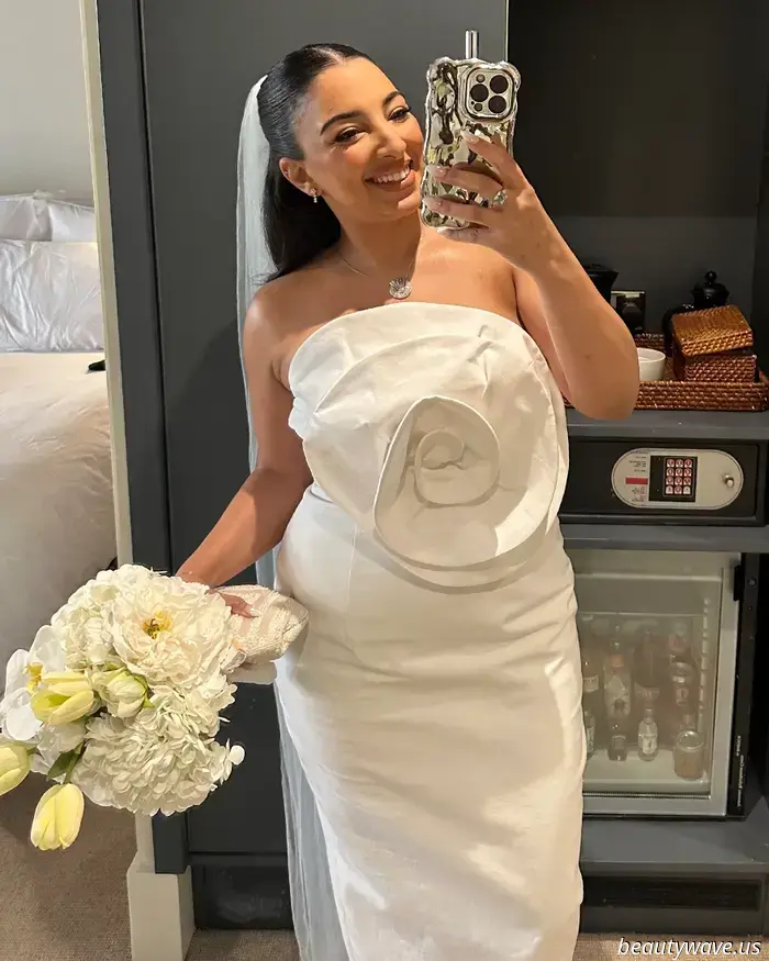 This stunning bride chose a stylish secondhand designer gown for her intimate and effortlessly elegant wedding in London.