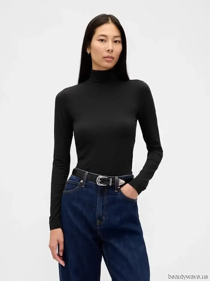 Escribo sobre moda y encontré los básicos más elegantes en oferta para la Semana Cibernética en Reformation, Gap y Madewell.