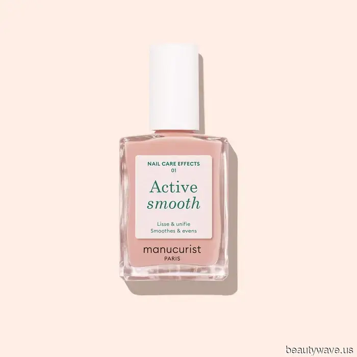 Según Tastemakers, el color más chic para llevar en los pies es nada en absoluto.