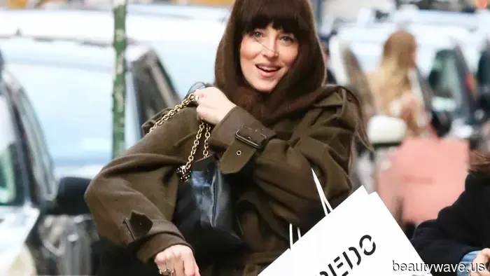 Lo siento, Bufandas de Manta: El reemplazo de Dakota Johnson es el secreto para atuendos elegantes cuando está a 30º o…