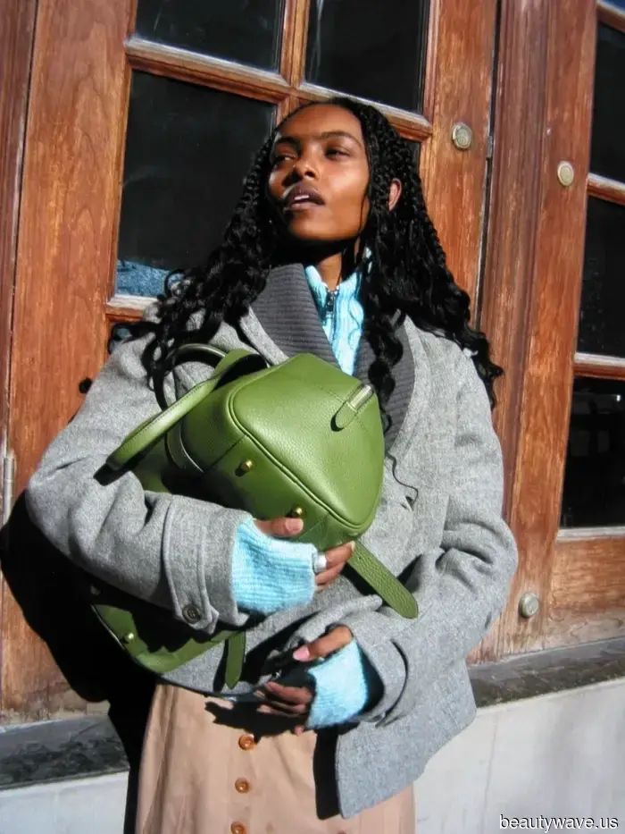 Auf Sunset gesichtet: Die Taschenfarbe, die Frauen in L.A. Schwarz, Braun und sogar Buttergelb vorziehen