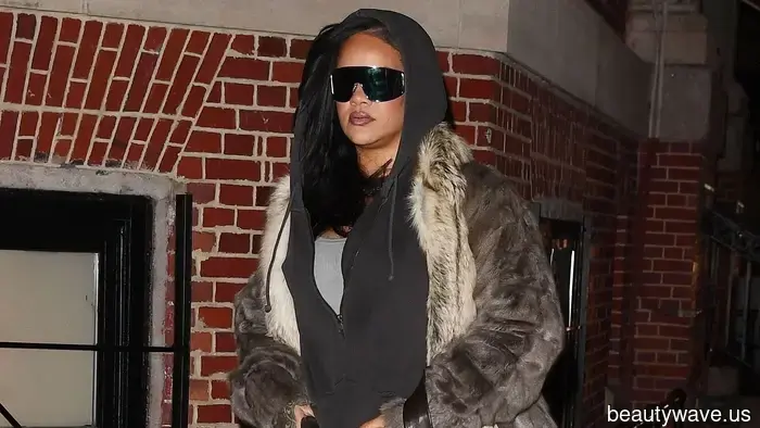 Leopardenstiefel sind cool, aber Rihanna weiß, dass dieses alternative Tiermuster besser zu Jeans aussieht.