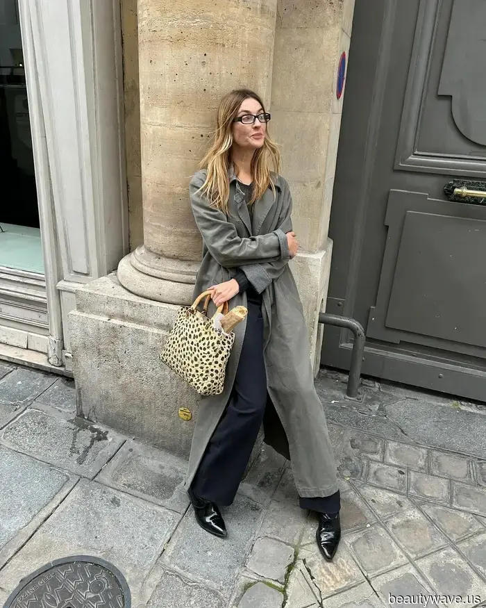 Modeleute in Paris werden ihre Jeans mit diesem offensichtlichen Oberbekleidungsstück im Herbst stylen.