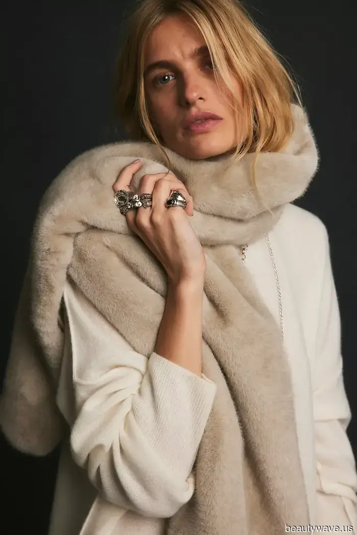 My friend inquired about how I manage to dress stylishly in such cold weather—these 7 chic pieces are the key.