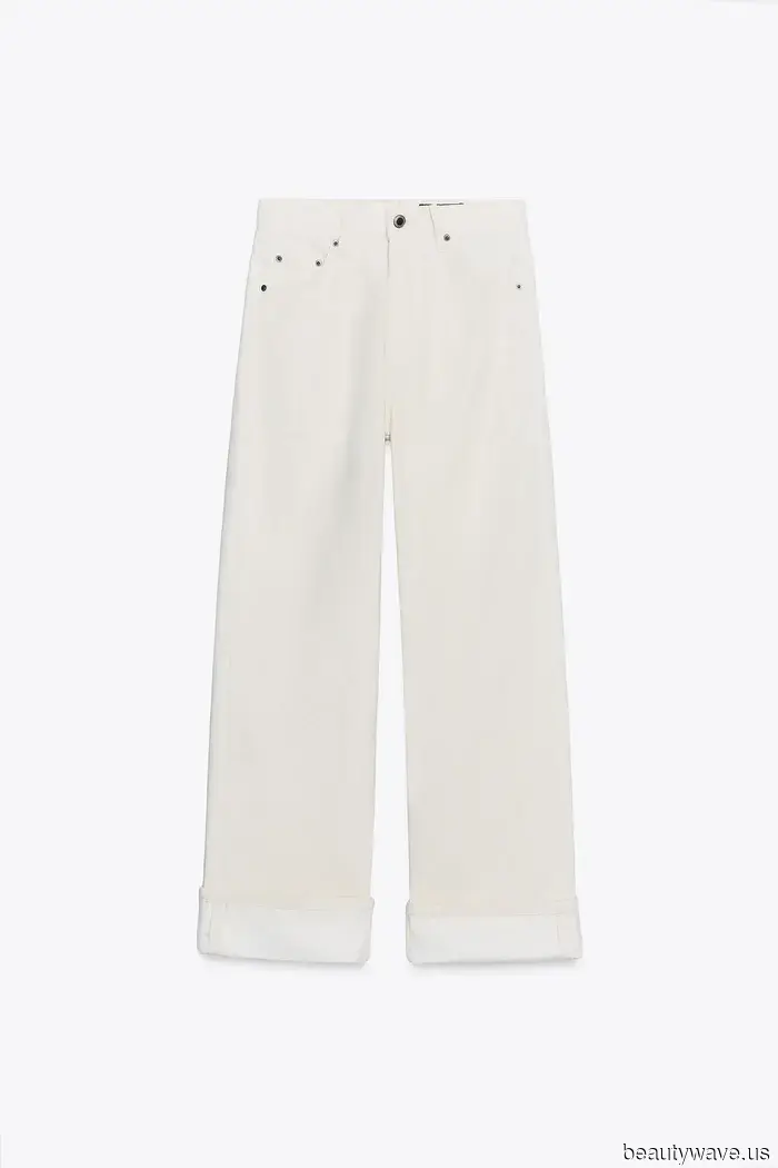 You're definitely a Fashion Person if you're wearing your jeans in this stylish manner for Fall 2025.