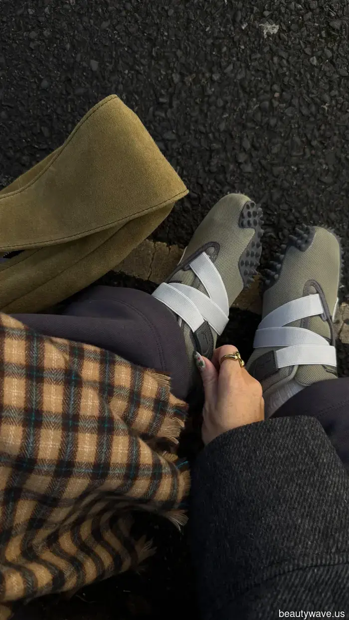 Not Sambas, Not Sneakerinas—This Is the Trainer Style That Most London Girls Prefer Instead